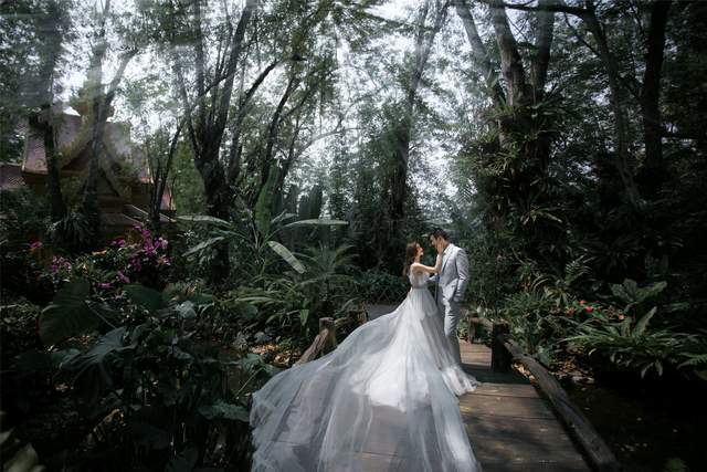 泛亚电竞哇塞！云南西双版纳婚纱照图片风格欣赏你婚纱照该有的模样齐了(图3)