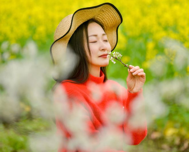 女生拍照摆对姿势很重火星电竞app要送你6个姿势拍照雍容典雅有气质(图1)