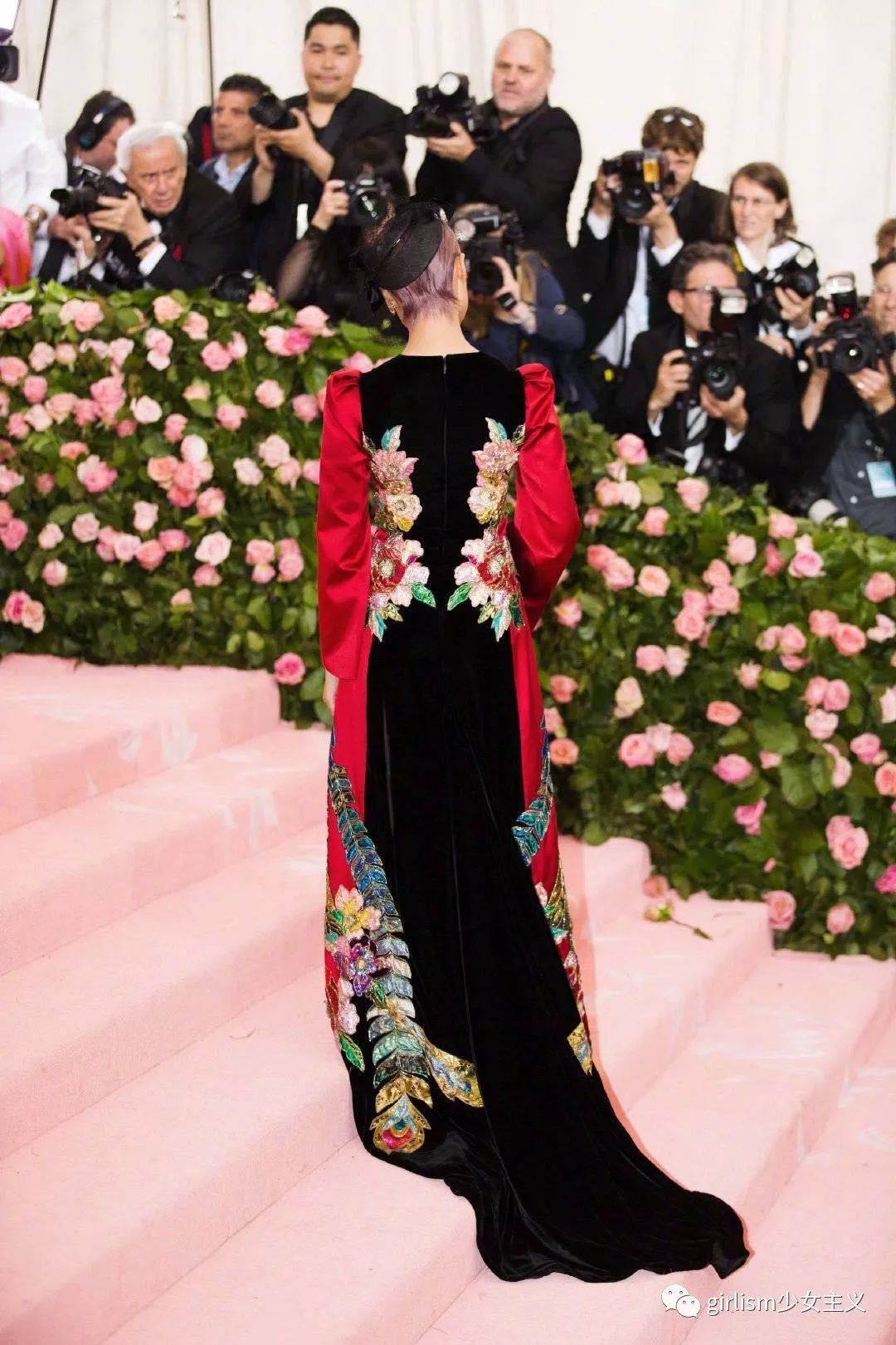 100张美图带你看Met Gala！最惊艳、可爱、奇葩的造火星电竞app型都在这(图27)