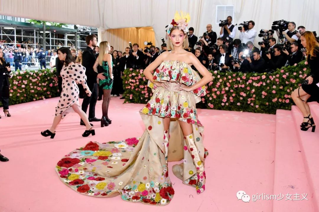 100张美图带你看Met Gala！最惊艳、可爱、奇葩的造火星电竞app型都在这(图35)