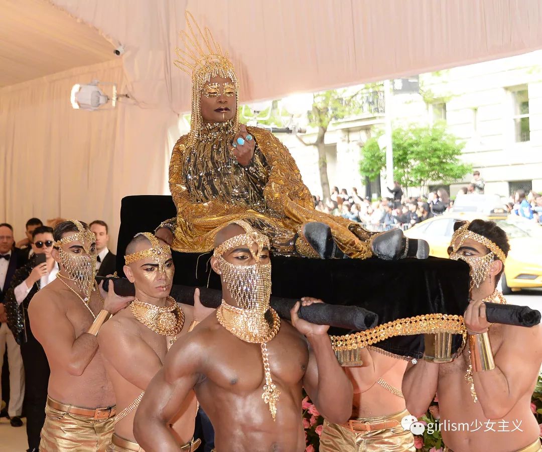 100张美图带你看Met Gala！最惊艳、可爱、奇葩的造火星电竞app型都在这(图45)