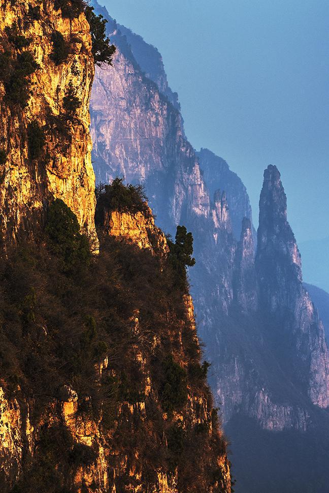 吴秀成：茱萸峰峦景致秀（组图）火星电竞app(图8)