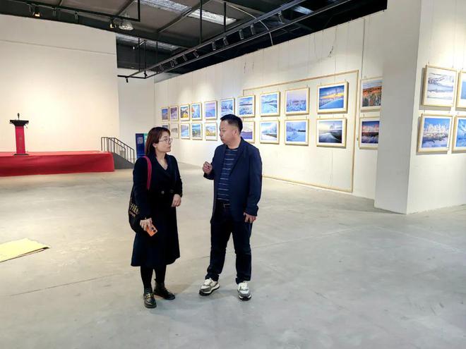 火星电竞app冰雪与生态——中国最冷小镇·呼中崭新画卷摄影作品展暨文旅推介会在北京九州艺术馆紧锣密鼓布展中!(图1)