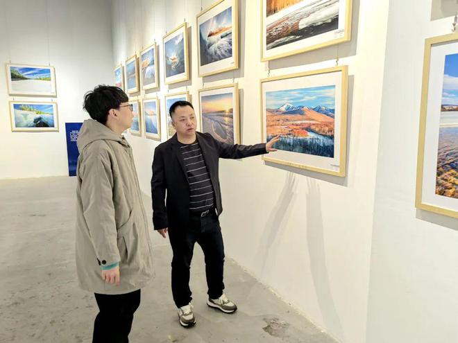 火星电竞app冰雪与生态——中国最冷小镇·呼中崭新画卷摄影作品展暨文旅推介会在北京九州艺术馆紧锣密鼓布展中!(图2)